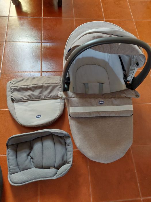Set Completo Chicco Oasys 0+ (Cadeira Auto + Base + Alcofa + Acessórios)