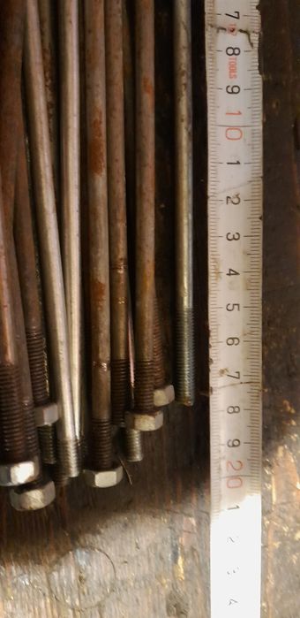 Zestaw śrub nakrętek i podkładek
Waga około 2 kg
Stan jak na zdjęciach