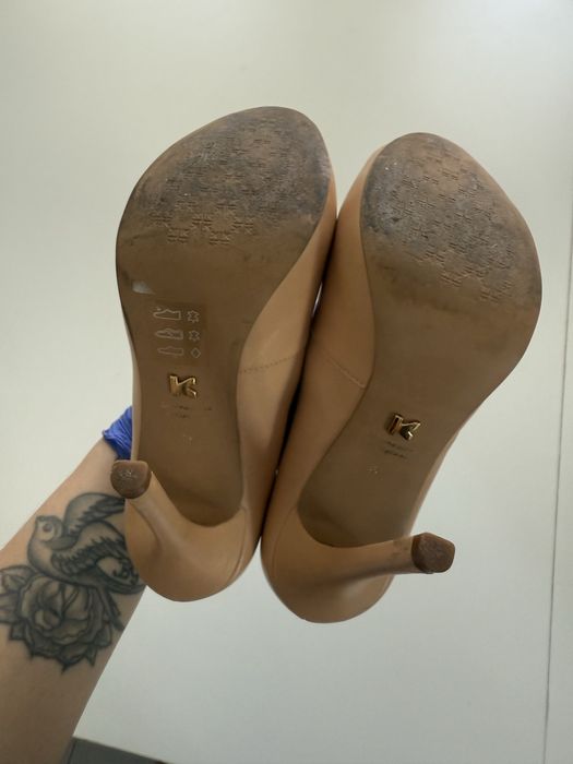 Szpilki Kazar kremowe