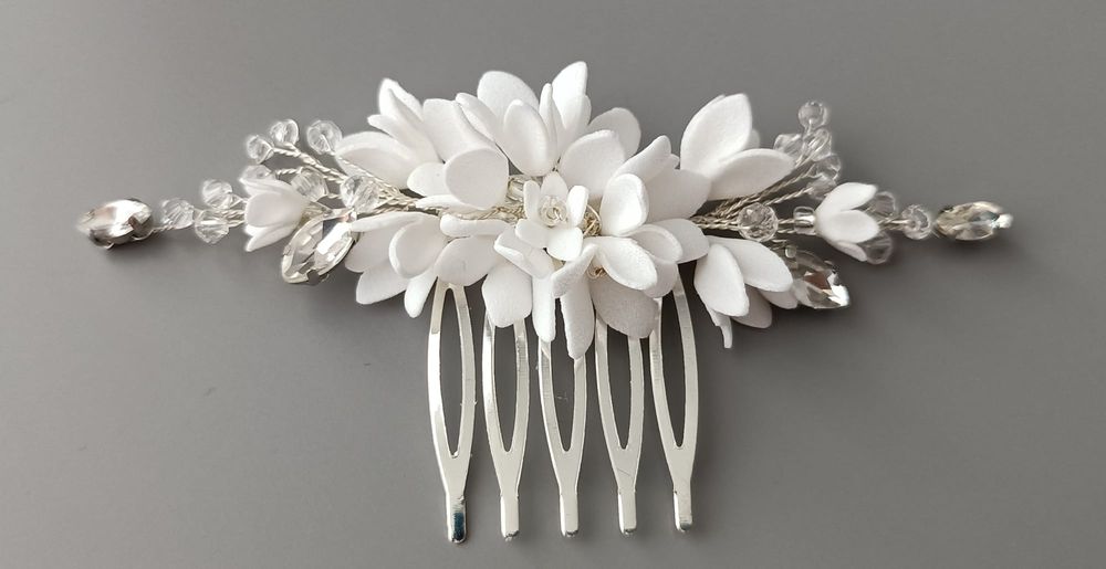 Grzebyk i kolczyki ślubne w bieli i srebrze