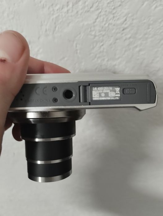 Цифровий фотоапаратpus  casio exilm ex-zs100