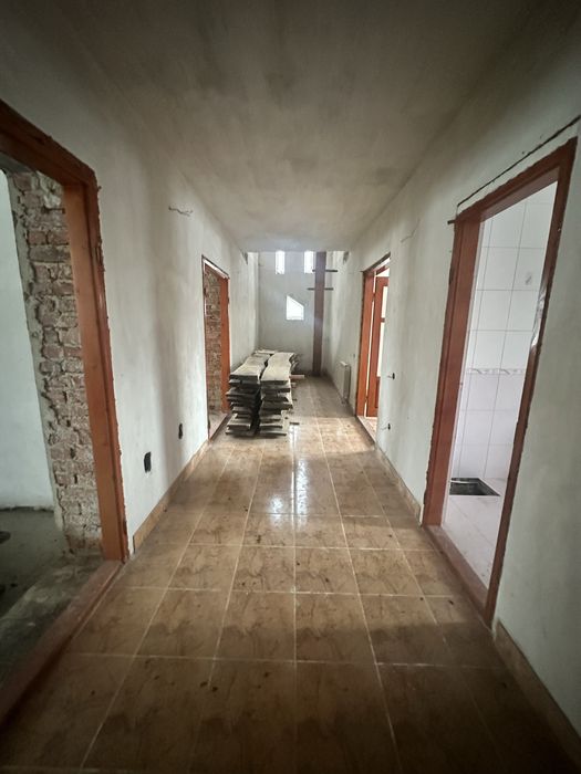 Продаж будинку з частковим ремонтом Львівська область