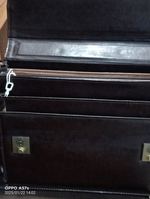 Mala castanha em pele unixesso 42x30x16cm