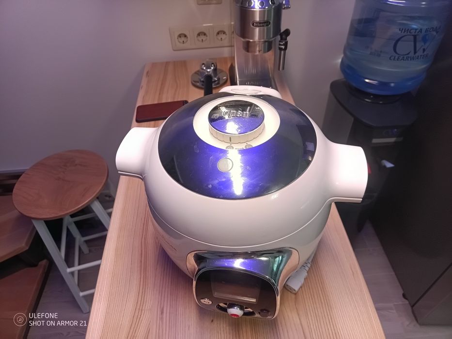 Продається  Мультиварка-скороварка Tefal CY851130
