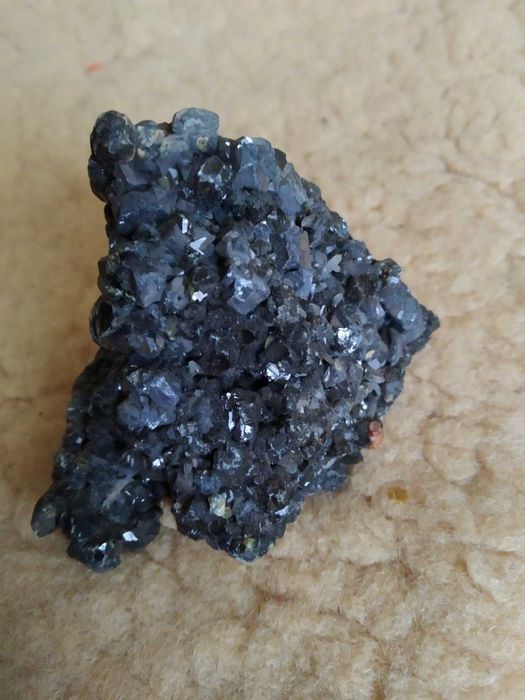 Черный.  галенит