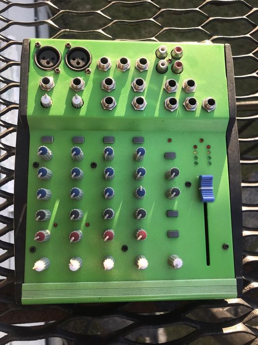 mixer behringer mini