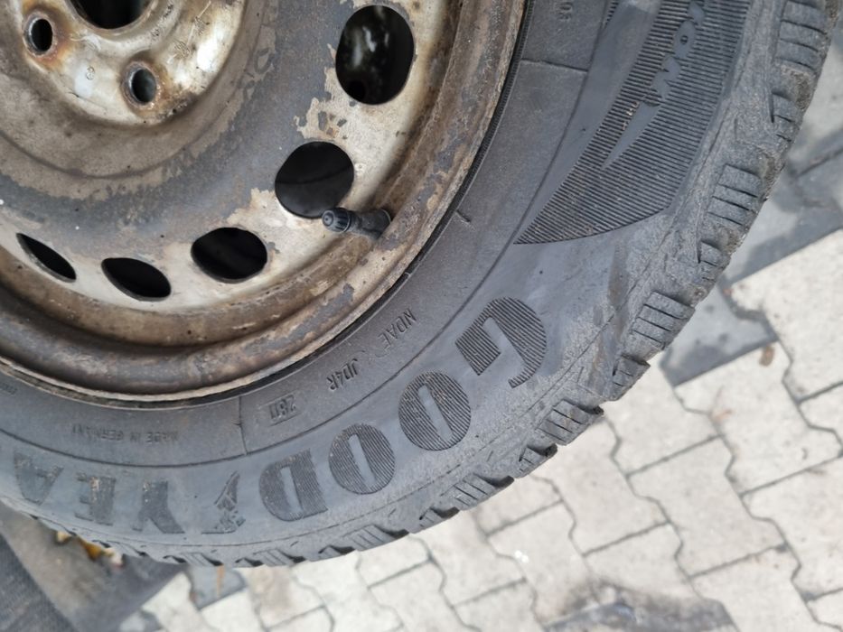 2 koła Zimowe 195 65 r15 91t Goodyear 5x112 VW B5 Caddy 3 Pasat Audi a