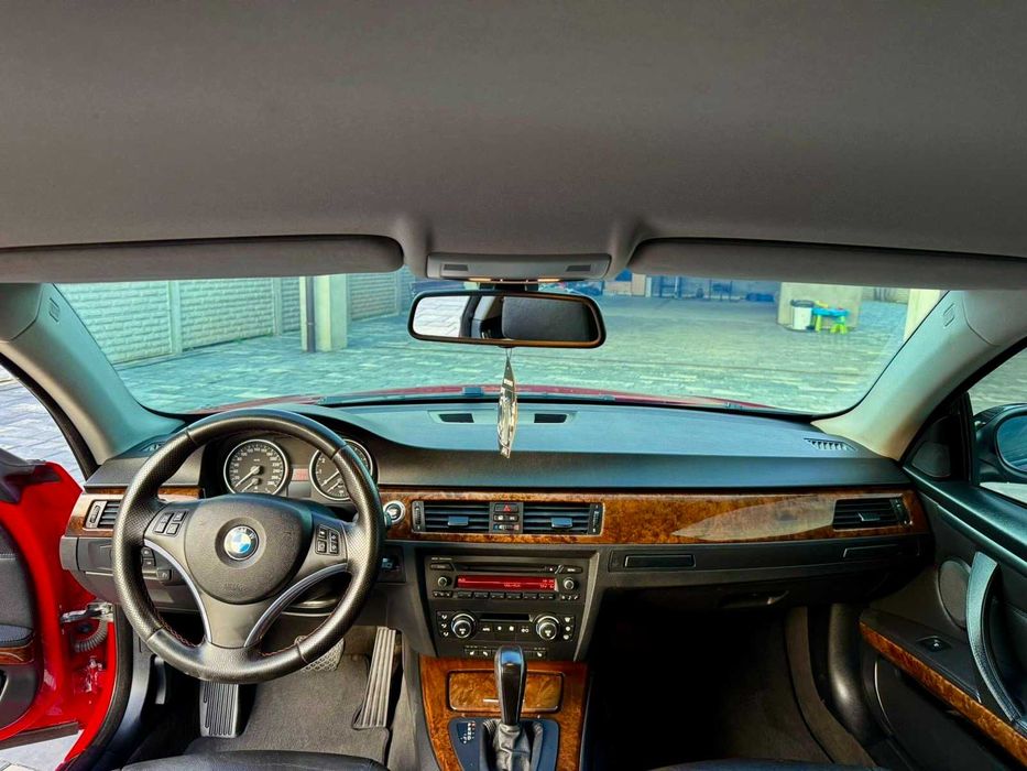 BMW 3 Series 2007 E92  •  325i AT (218 к.с.) xDrive  •  Base