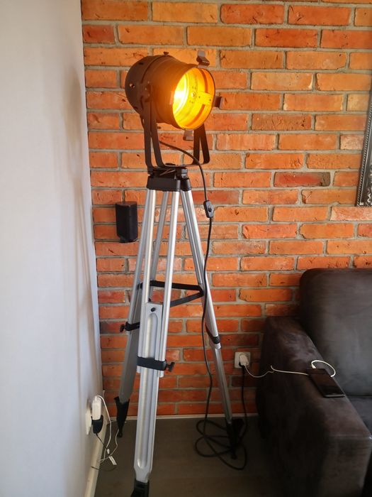 Lampa duża statyw loft teatralna