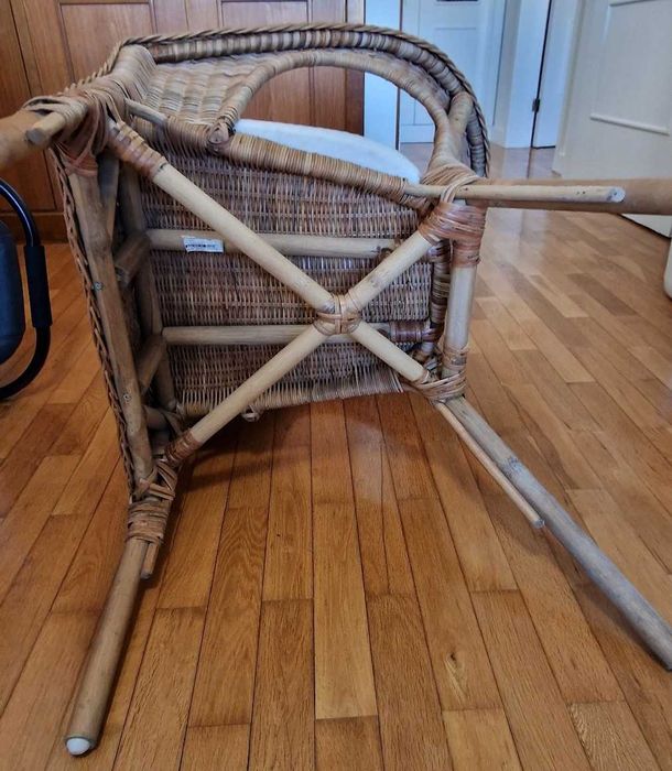 Cadeira em Rota Tecida à Mão