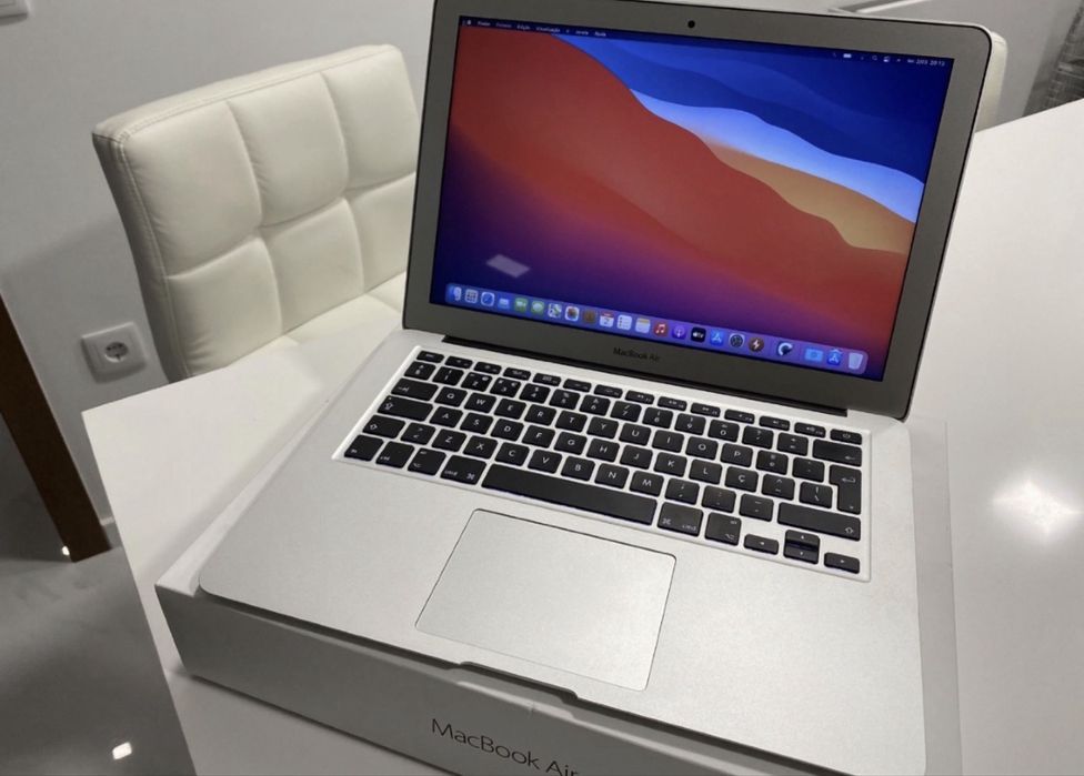 MacBook Air 13 I7 (8gb/256gb)