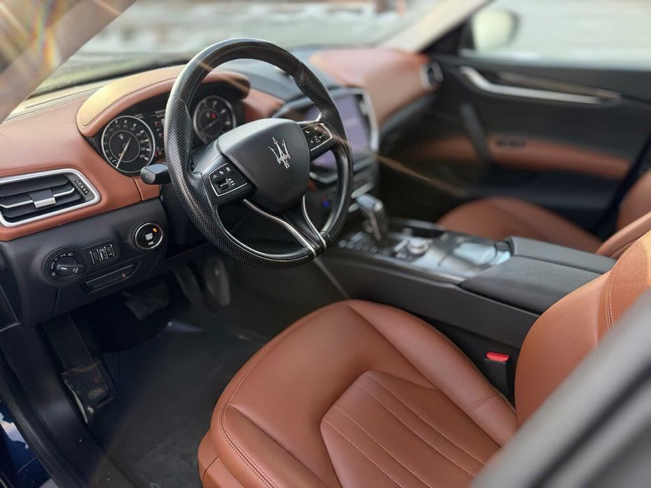 Maserati Ghibli      2021