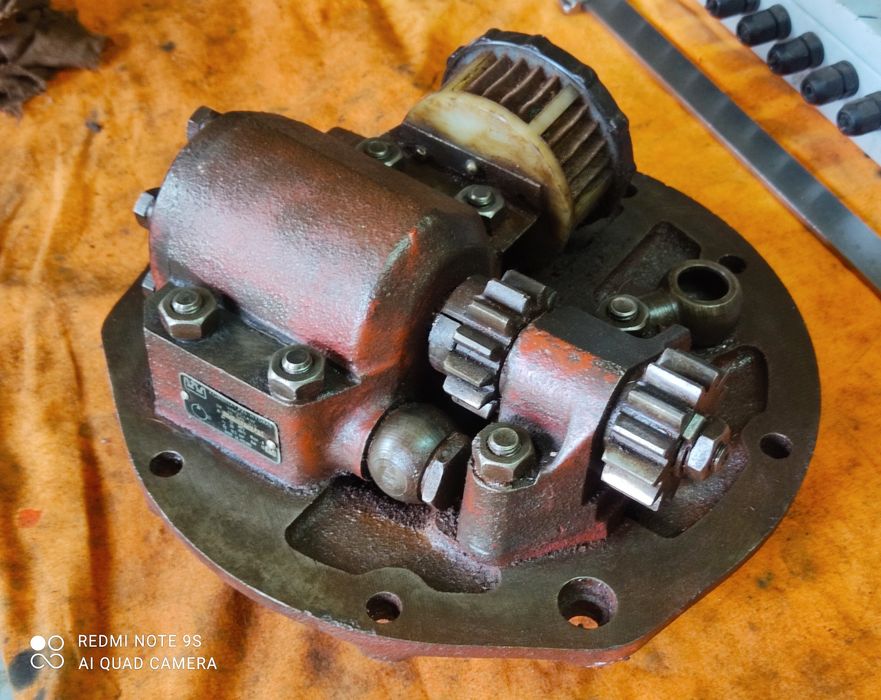 Ursus 1979r Pompa Hydrauliczna z Pokrywą Wspornik C360 C355 C4011 TUZ