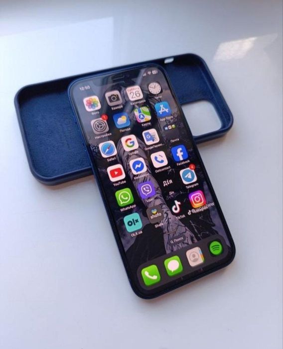 Смартфон iPhone 12