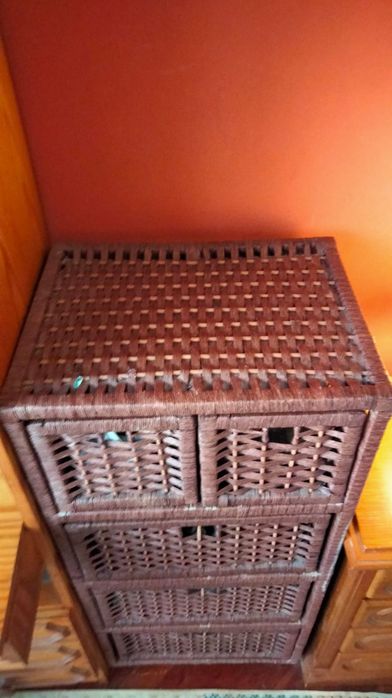 Móvel de vime com 5 gavetas