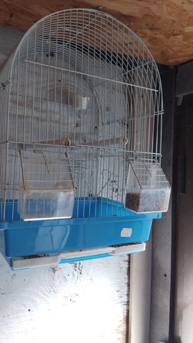 Vendo 2 gaiolas para canarios cada 1 por 10 euros  se levar as 2 fica por 15 euros 2