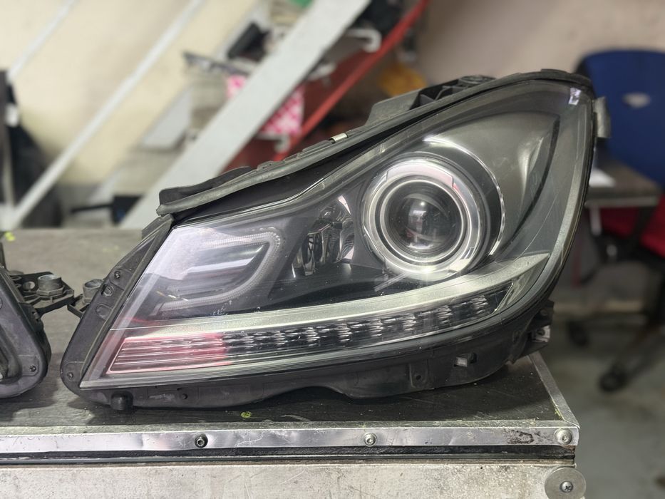 Mercedes classe C W204 conjunto de farois xenon 2013