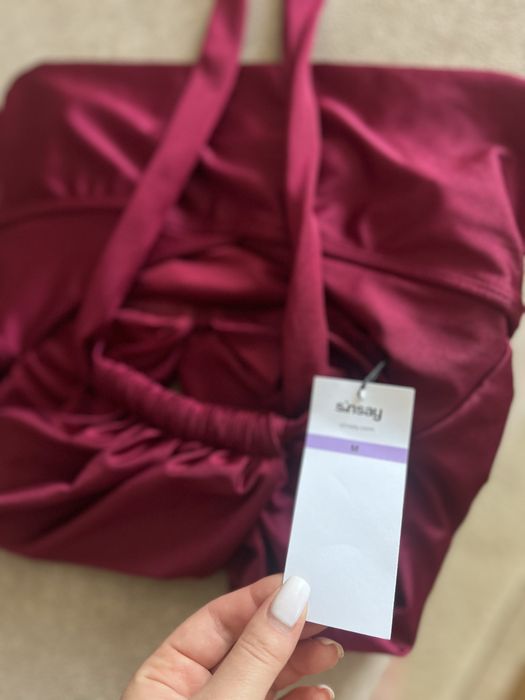 суцільний купальник новий!