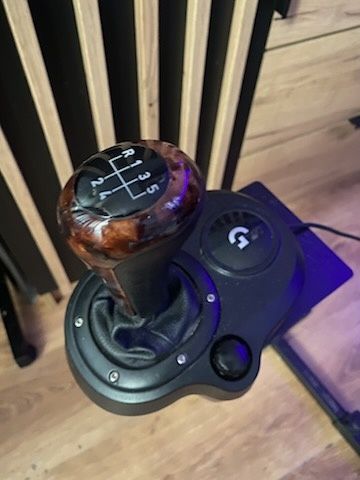 Kierownica Logitech g29 z shifterem padalami i stelażem