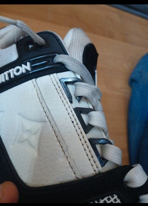 Lv trainer czarno-biale
