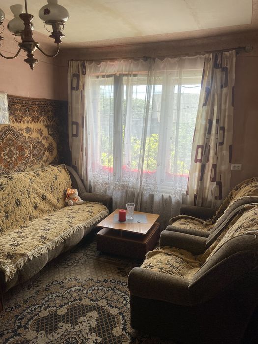 Продається двокімнатна квартира на другому поверсі поруч з центром по вул Берегівська !