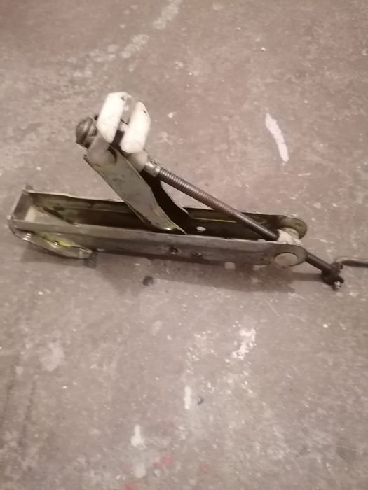 Podnośnik do samochodu VW