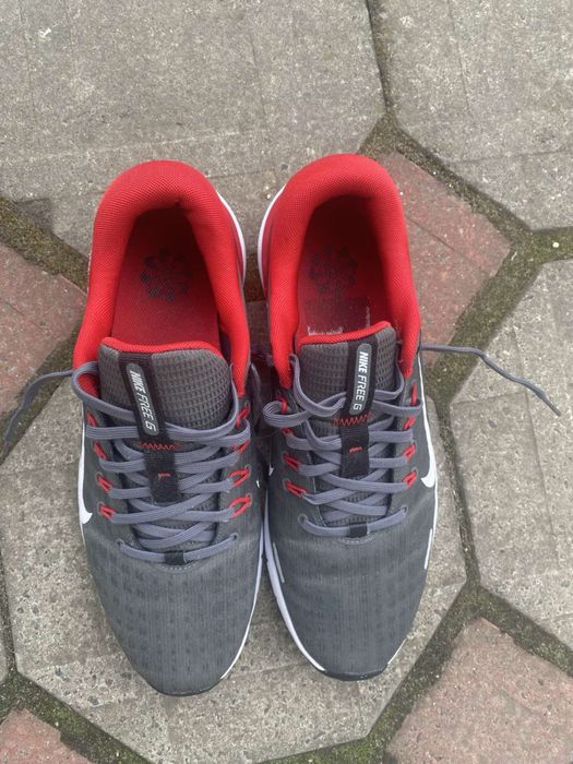 Кроси Nike.         .