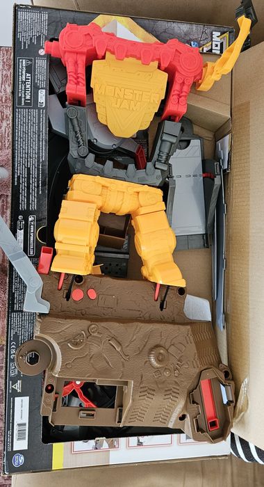 Monster Jam Smash & Bash Smashbot Playset.