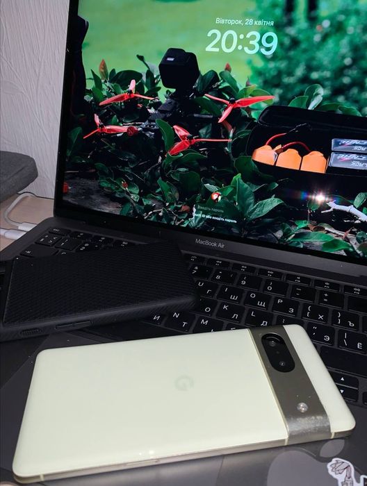 Google Pixel 7 8/128GB Lemongrass + Гарантія від розбиття + 2 чохла