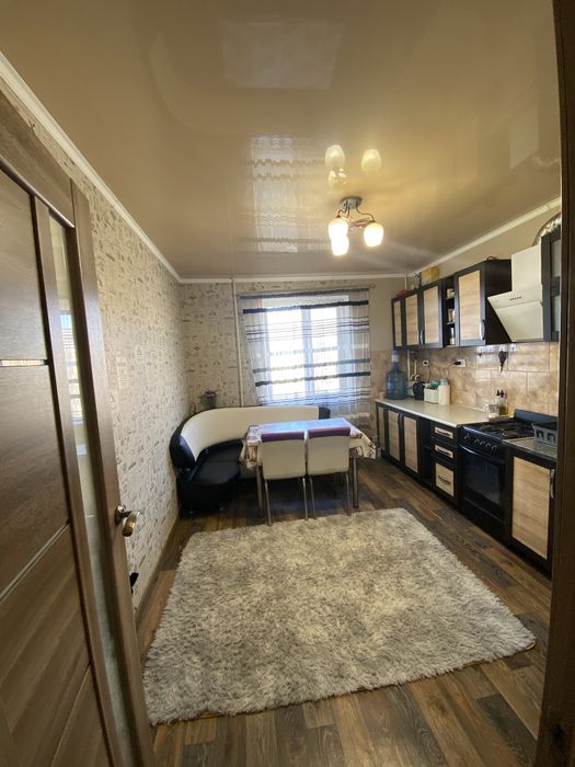 Продам 4-х кімнатну руминську квартиру