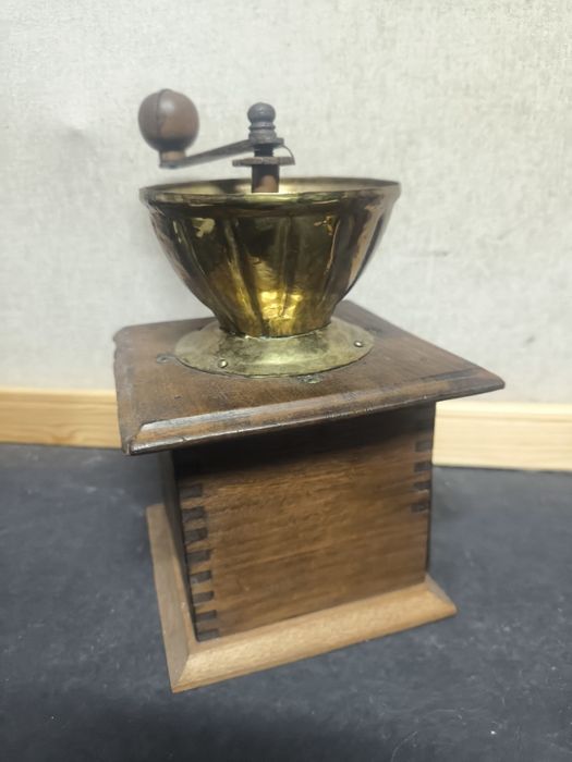 Moinho de café antigo
Moinho de café com um design clássico e elegante