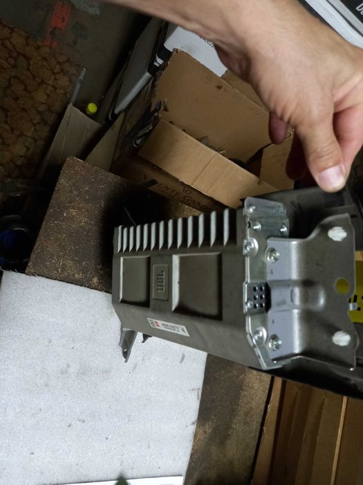 Усилитель звука JBL Toyota Land Cruiser 200 08-12 год.