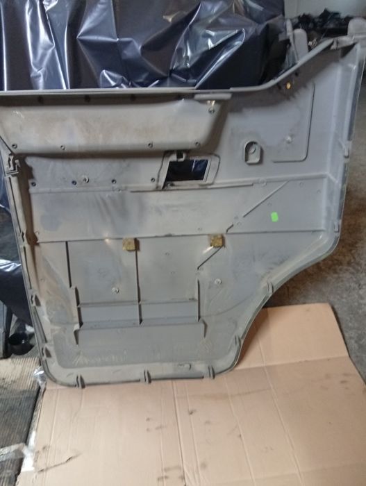 VW T4 Boczek Tapicerka prawa wersja do elektrycznej szyby