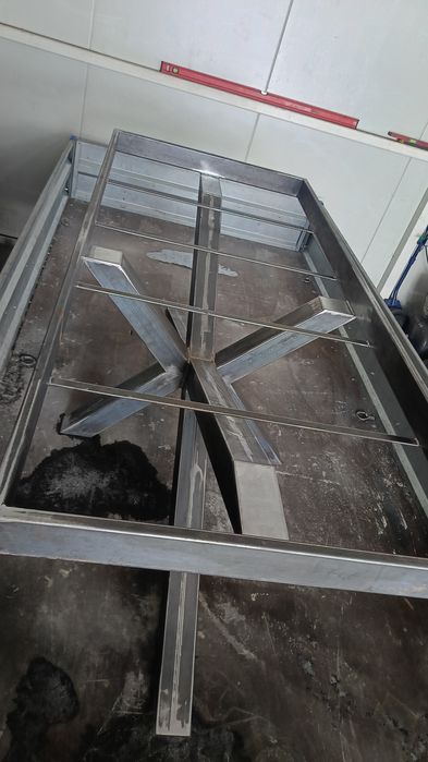 sprzedam Stół do jadalni