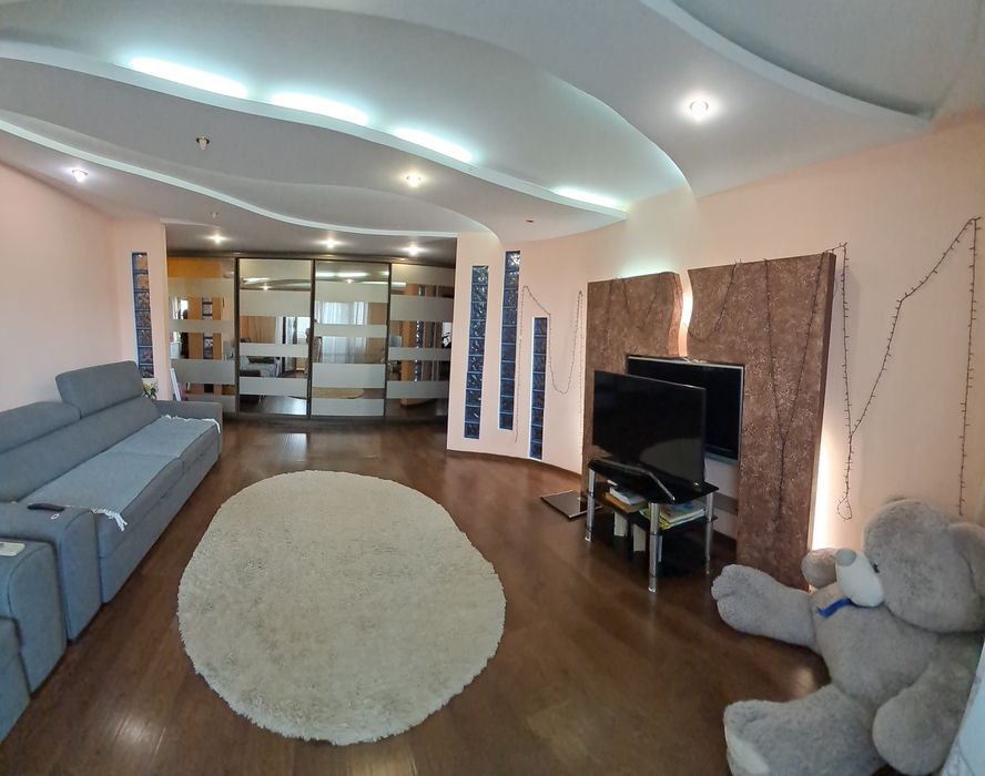 Продам трёх  к.квартиру  в г. Самар (Новомосковск).