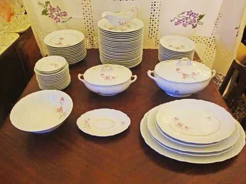 Conjunto de Porcerlana SPAL para 12 pessoas.