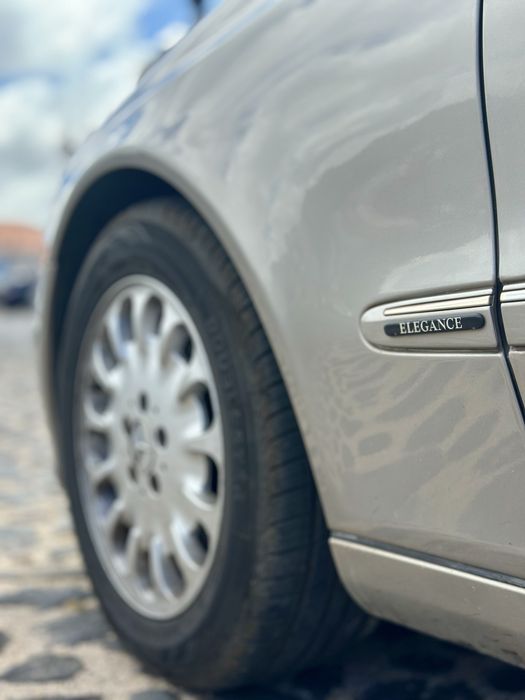 Mercedes-Benz E 220 ELEGANCE 7 LUGARES