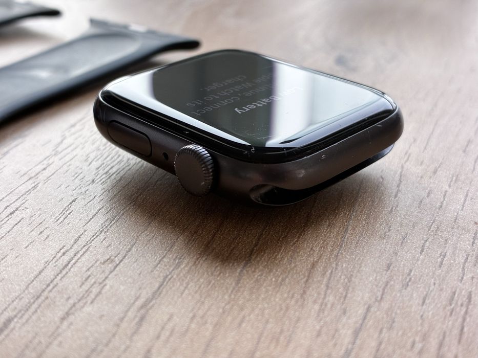 Apple Watch SE (1. gen) 44mm + GPS