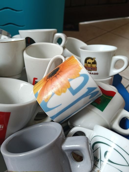 Lote chávenas e pratos de café coleção