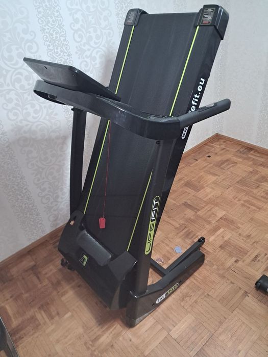 Професійна бігова доріжка LIFEFIT
