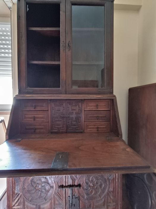 Secretaria Antiga com vitrine