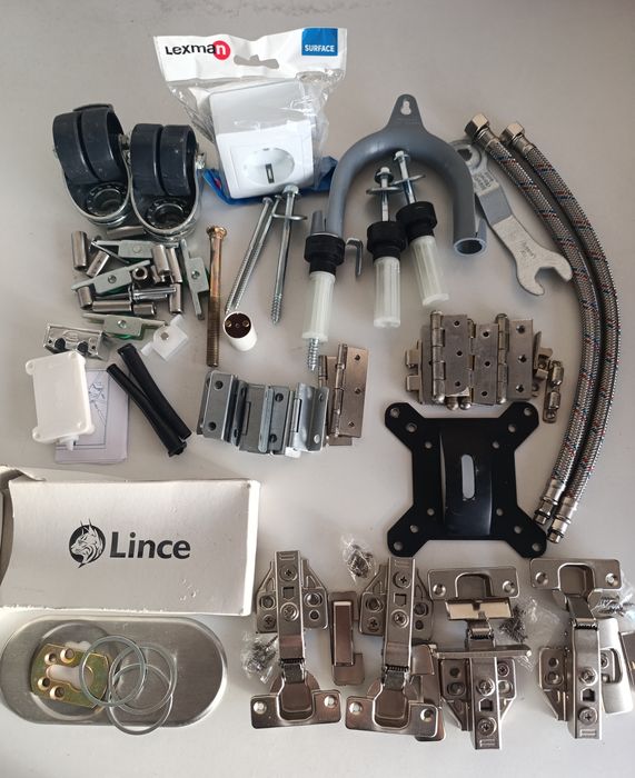 Várias ferramentas e aparafusadora