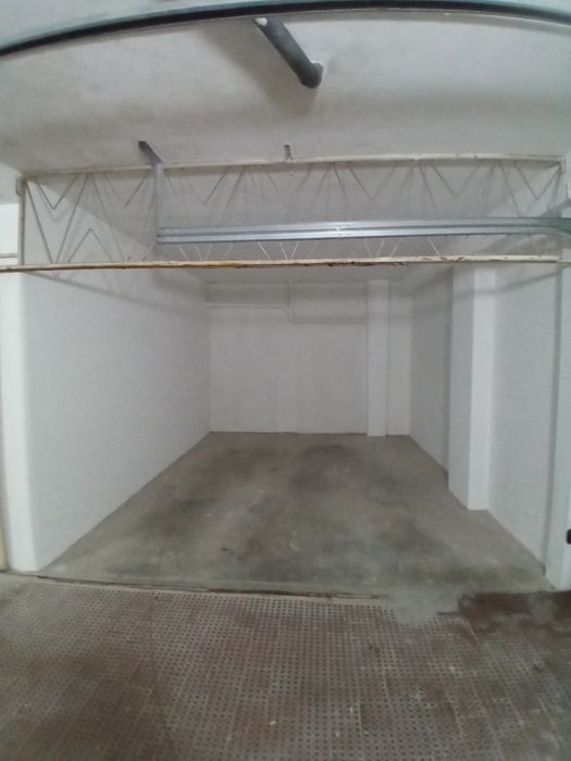 Arrendo garagem para férias .