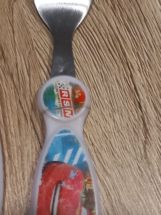 2 zestawy sztućców dla dzieci