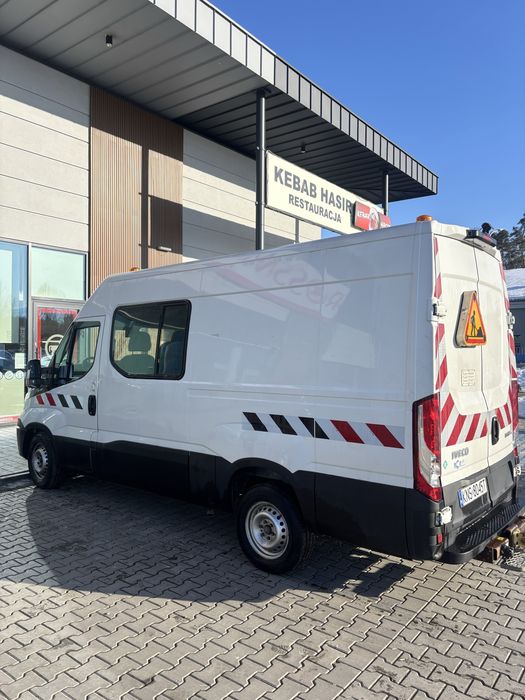 Iveco Daily Brygadówka 7 osobowa hak zabudowa