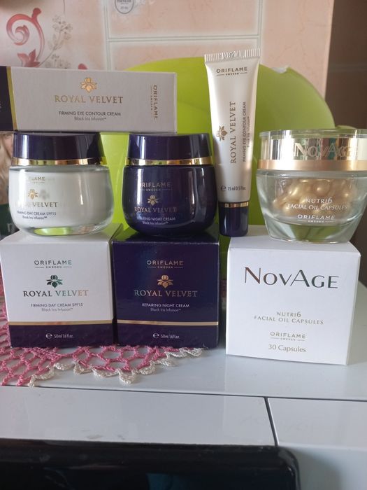 Пiдтягуючий крем капсули для обличчя Royal Velvet 40+ Oriflame Орифлей