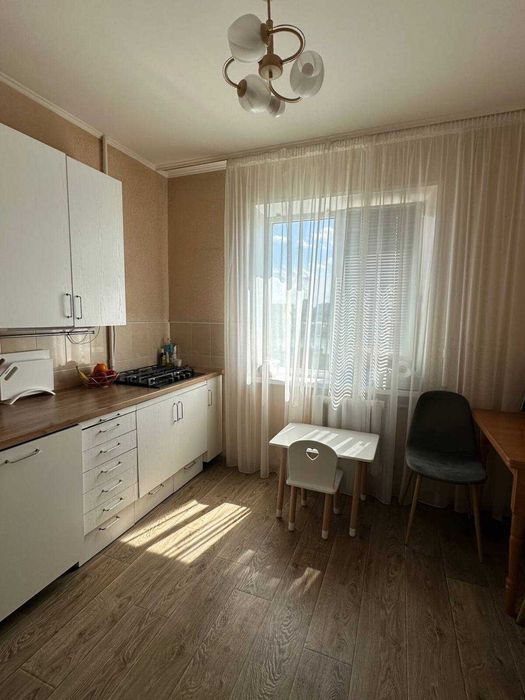 Продаж 2-ної квартири, І.Кожедуба.