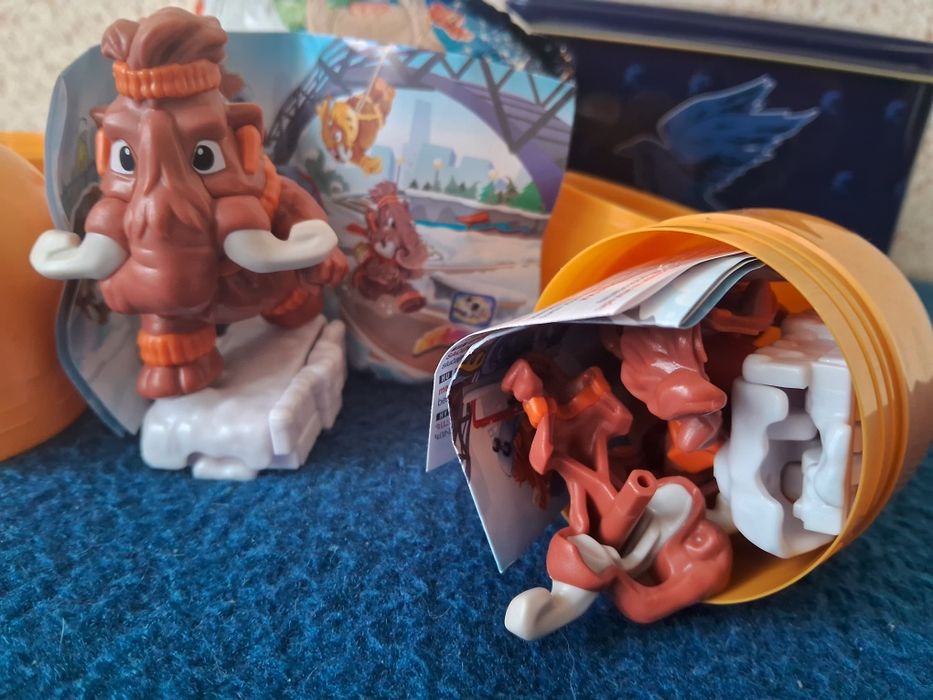 Кіндер максі мамонт  новорічна серія