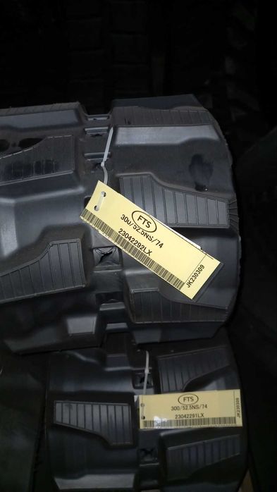 Гумова гусениця 300х52,5х74N