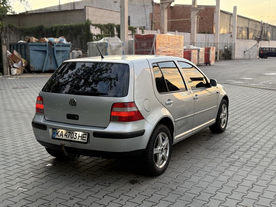 Продам Volkswagen Golf 4 2003 1.6 бензин